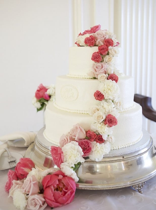 Wedding Cakes With Fresh Flowers: Simple, Natural, Elegant